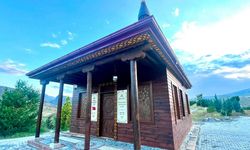 Kemah'a Ahşap Mimarisiyle Göz Kamaştıran Yeni Cami