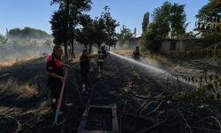 Erzincan'da Arsa Yangını Büyümeden Söndürüldü