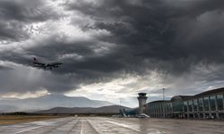 Uçak Erzincan’a İnemedi, Yolcular Adeta Havada Mahsur Kaldı