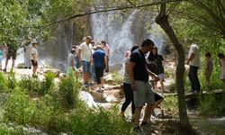 Erzincan'da Sıcaktan Kaçışın Adresi: Girlevik Şelalesi