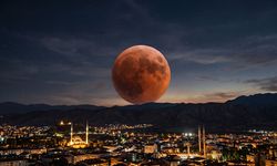 Erzincan'da Ay Bakır Kızılına Bürünecek