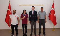 Şampiyon Elvira'ya Tebrik