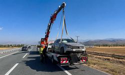 Otomobil Yol Kenarına Savruldu: 2 Yaralı
