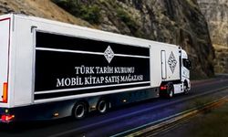 Mobil Kitap Mağazası Erzincanlı Okurlarla Buluşuyor