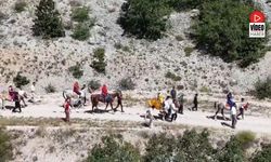 Erzincan'da Asırlık Gelenek Atlı Düğün Alayıyla Yaşatılıyor