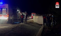 Erzincan'da Bal Yüklü Minibüs Devrildi: 3 Yaralı