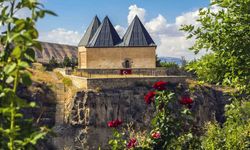Kayalıkların Zirvesinde Bir Mengücek Eseri