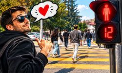 “Araç Yoksa Geçerim, Kırmızı Benim Favori Rengim!”