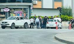Dönüş Yaparken Karşı Şeritteki Araca Çarptı