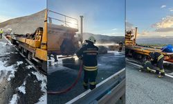Erzincan'da Seyir Halindeki Tırın Dorsesi Yandı