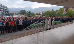 Dualar arasında Toprağa Verildi