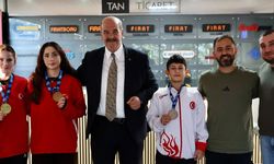 Madalya Kazanan Sporculara Anlamlı Jest