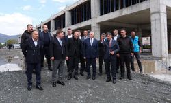 Binali Yıldırım Merkez Çarşısı’nda İncelemelerde Bulundu