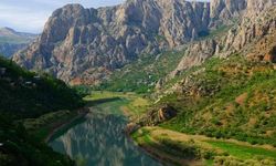 Fırat'ın Binlerce Yılda Şekillendirdiği Karanlık Kanyon Büyülüyor
