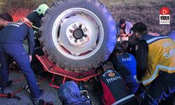 Kemah’ta Traktörün Altında Sıkışan Sürücü Güçlükle Kurtarıldı