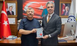 Gülaçtı’dan Rektör Kuyrukluyıldız’a Kitap Takdimi