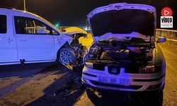 Erzincan'da Hafif Ticari Araç İle Otomobil Çarpıştı: 2 Yaralı