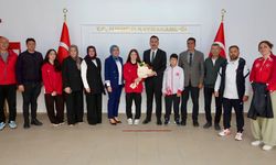Üzümlü'de Başarılı Güreşçiler Kaymakamlıkta Ağırlandı