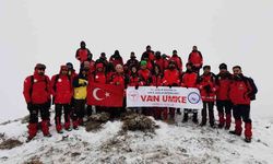 Van’da 36 UMKE gönüllüsü Gören Dağı’na tırmandı