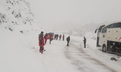 Deprem bölgesine yardıma giden ekip mahsur kaldı