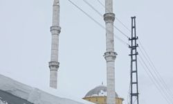 Depremde cami minaresi beşik gibi sallandı, o anlar kamerada