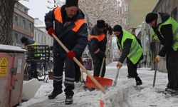 Kars Belediyesi’nden buz mesaisi