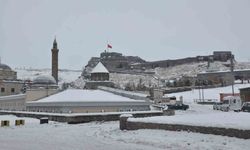 Kars’ta bayraklar yarıya indirildi
