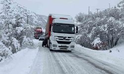 Tunceli’nin Pülümür ilçesi ile Erzincan sınırı arası tır geçişlerine kapatıldı