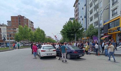 Kazaya karışan kadın çevredekilere hakaret edip ’trafik dersi’ verdi