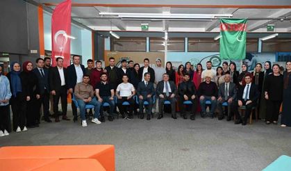 Rektör Özölçer, Türkmenistanlı öğrencilerle buluştu