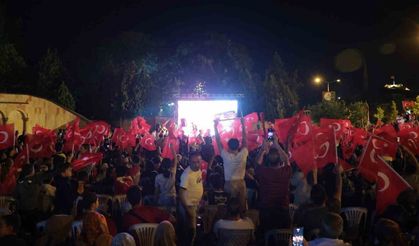 Milli coşkuyu hep birlikte yaşadılar