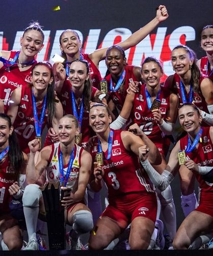 Şampiyon Türkiye! Filenin Sultanları Brezilya'yı 3-1 Yendi