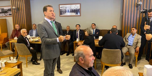CHP Adayları Kahvaltıda Muhtarlarla Buluştu
