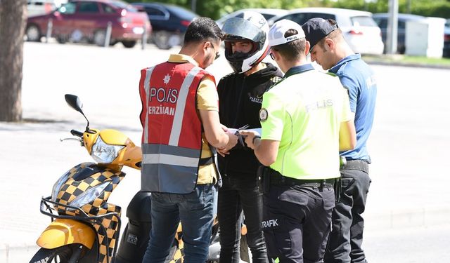 Trafik Ekiplerinden Motosiklet Traktör ve Servis aracı Denetimi