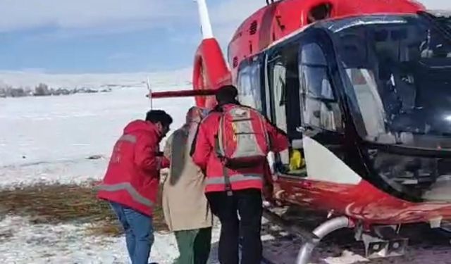 Çaldıran’da 31 yaşındaki kadın hasta için helikopter havalandı
