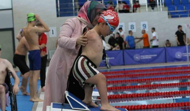 Para yüzme-Deaf yüzme bölge şampiyonası Sivas’ta yapıldı