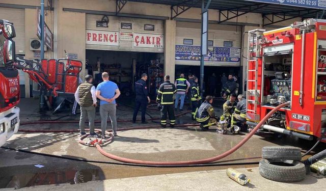 Sanayi sitesinde yangın: 4 işyeri etkilendi