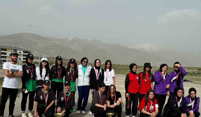 Tercan Anadolu Lisesi Kızları Bocce'de Erzincan Birincisi Oldu