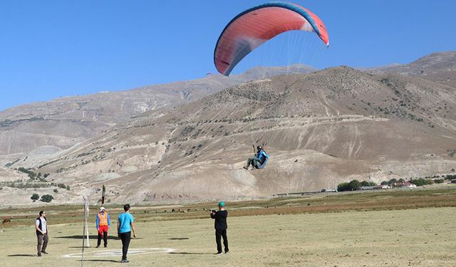 Yamaç Paraşütü Türkiye Şampiyonası Erzincan'da Başlıyor