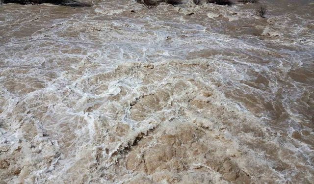Eriyen Kar Suları Doğudaki Derelerin, Nehirlerin Debisini Yükseltti