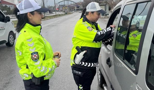 Trafik Polislerinden Bayramda Tatlı Mola
