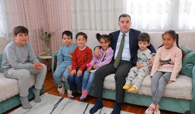 Vali Eldivan hane ziyaretlerinde bulundu
