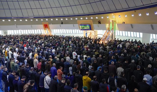 Erzincan'da Bayram Namazı 06.40'da Kılınacak