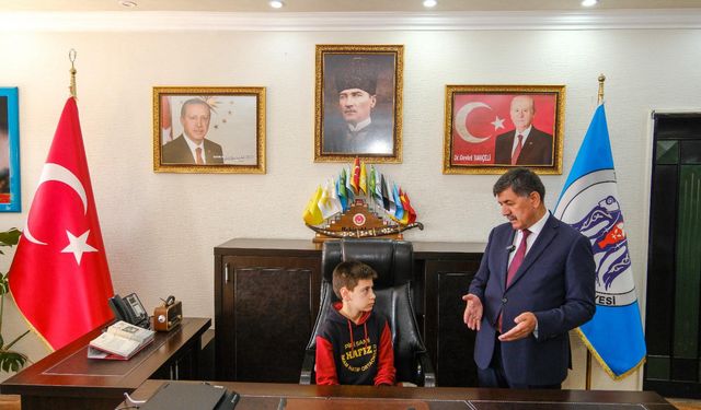 Makama Oturan Küçük Başkan İsteklerde Bulundu