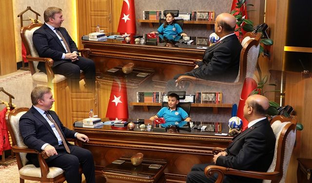 Valilik Makamına Öğrenciler Oturdu