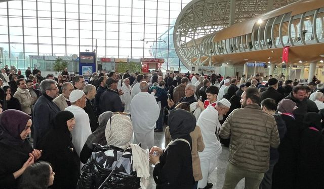 Umreciler Dualar arasında Yolculandı