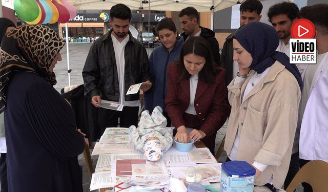 Annelere ve Anne Adaylarına Yeni Doğan Bebek Bakımı Eğitimi Veriliyor