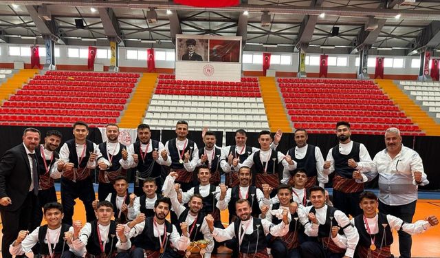 Halk Oyunları Yarışmasında Çifte Zafer