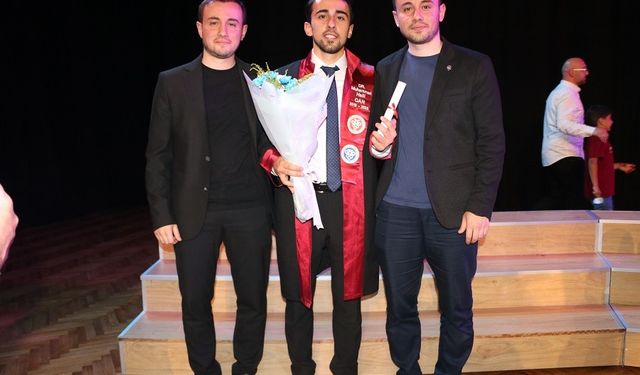 İkizlerin Kardeşi de Doktor Oldu