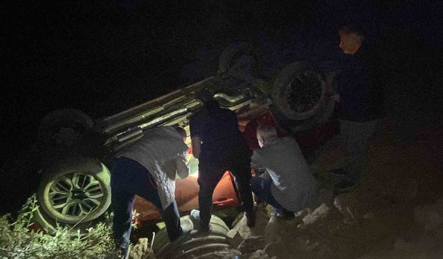 Kemaliye’de Otomobil Su Kanalına Uçtu: 4 Yaralı